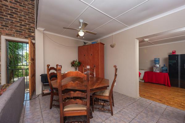 5 Bedroom Property for Sale in Denneoord Western Cape